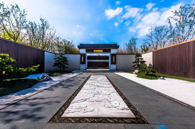 北京别墅庭院花园设计常见石雕类型：地面石雕、墙面石雕、造型石雕